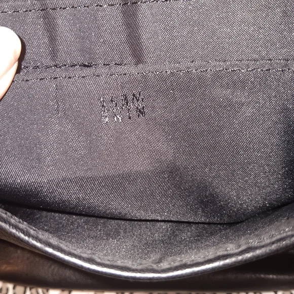 Chic Black Leather Shoulder Bag with Gold Chain - Picture 7 of 12